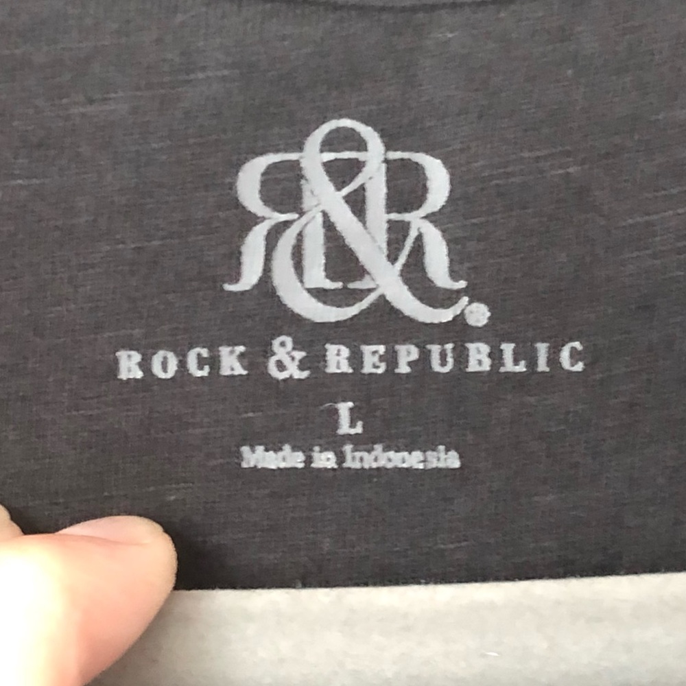 \Rock & Republic\• Men’s Pieced Henley Shirt - Picture 11 of 16